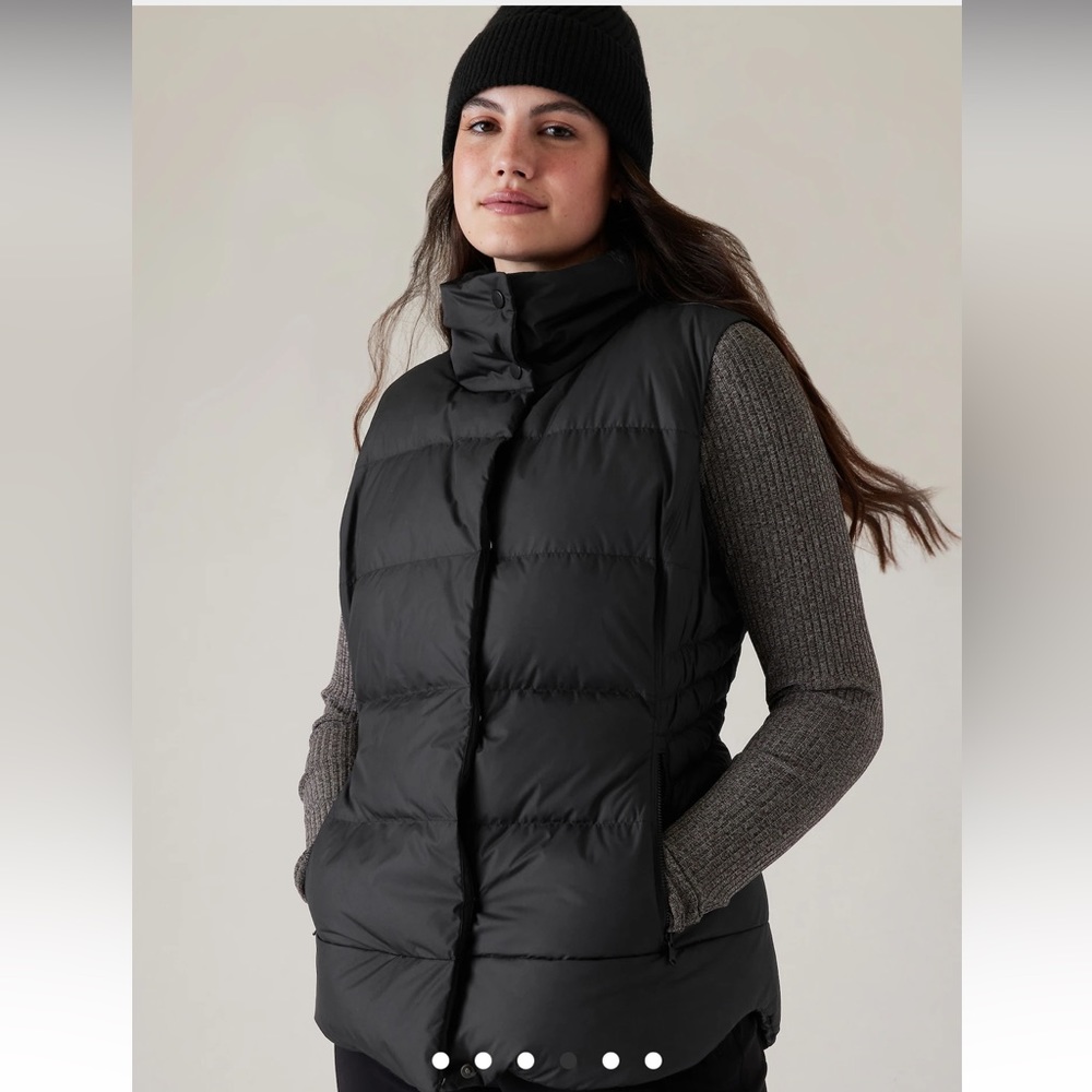 Athleta Downtown Puffer Vest size Small Tall. Perfect conditon.